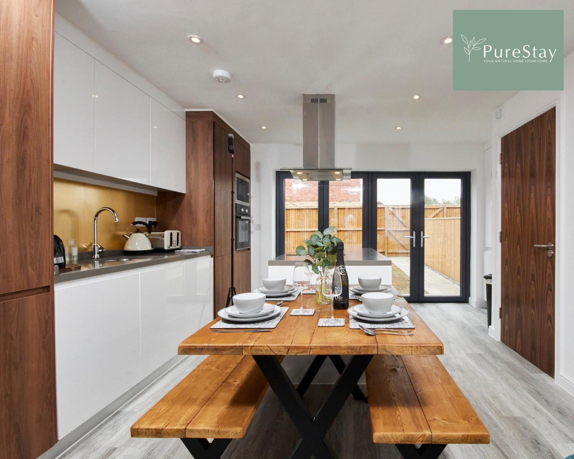 Stunning 5 Bed House With Parking By Purestay Short Lets & Serviced Casa de férias *
