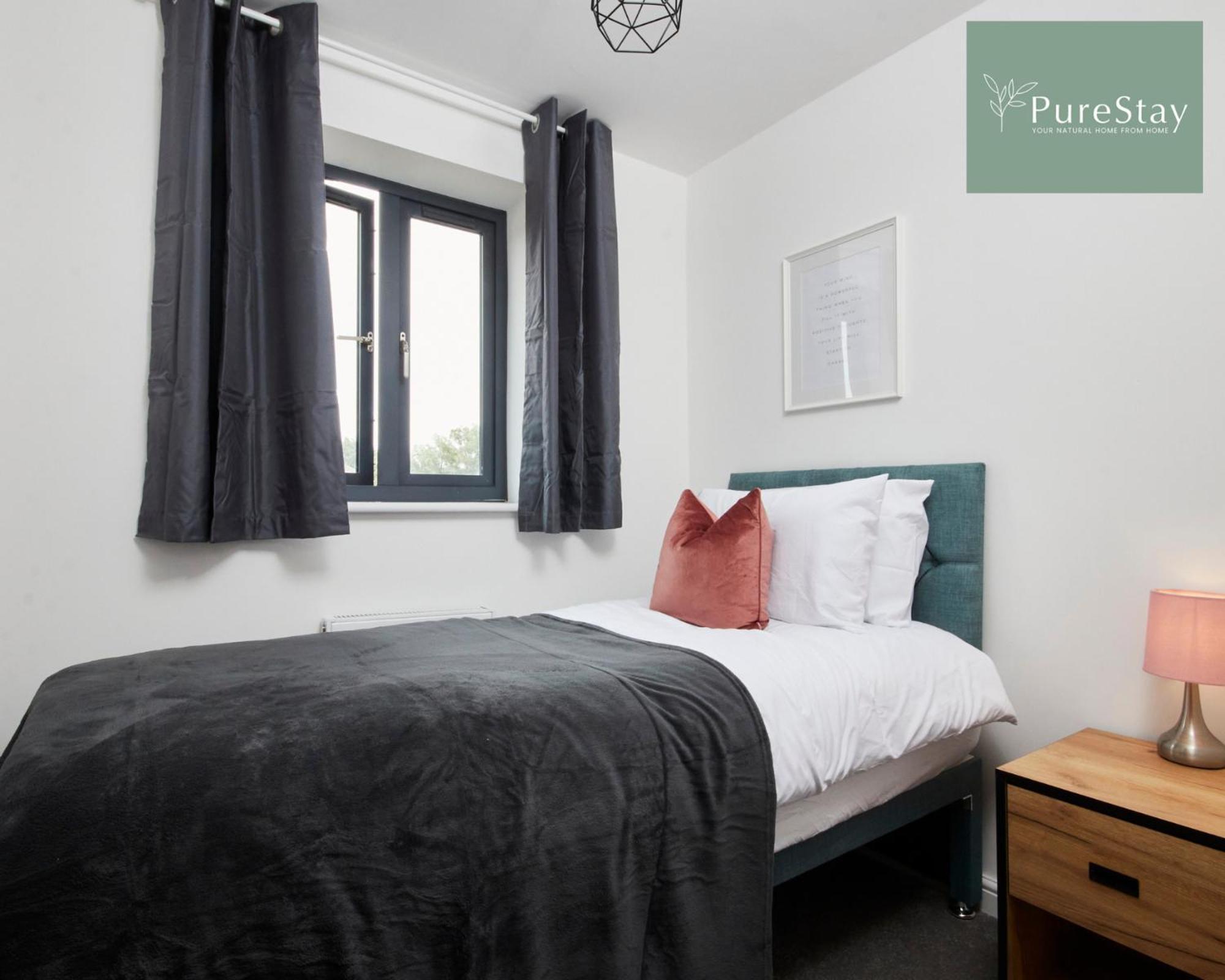 Casa de férias Stunning 5 Bed House With Parking By Purestay Short Lets & Serviced Manchester