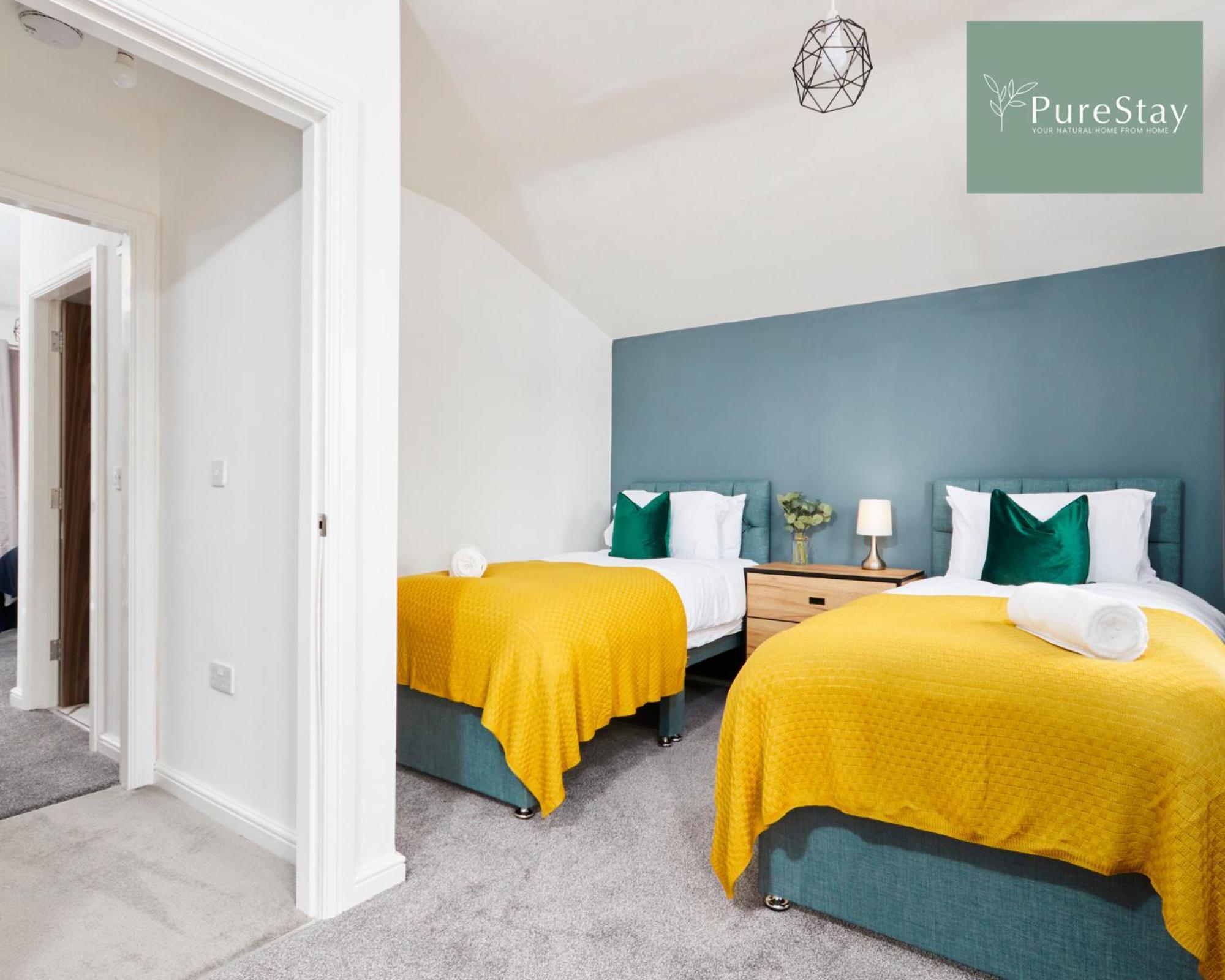 Casa de férias Stunning 5 Bed House With Parking By Purestay Short Lets & Serviced