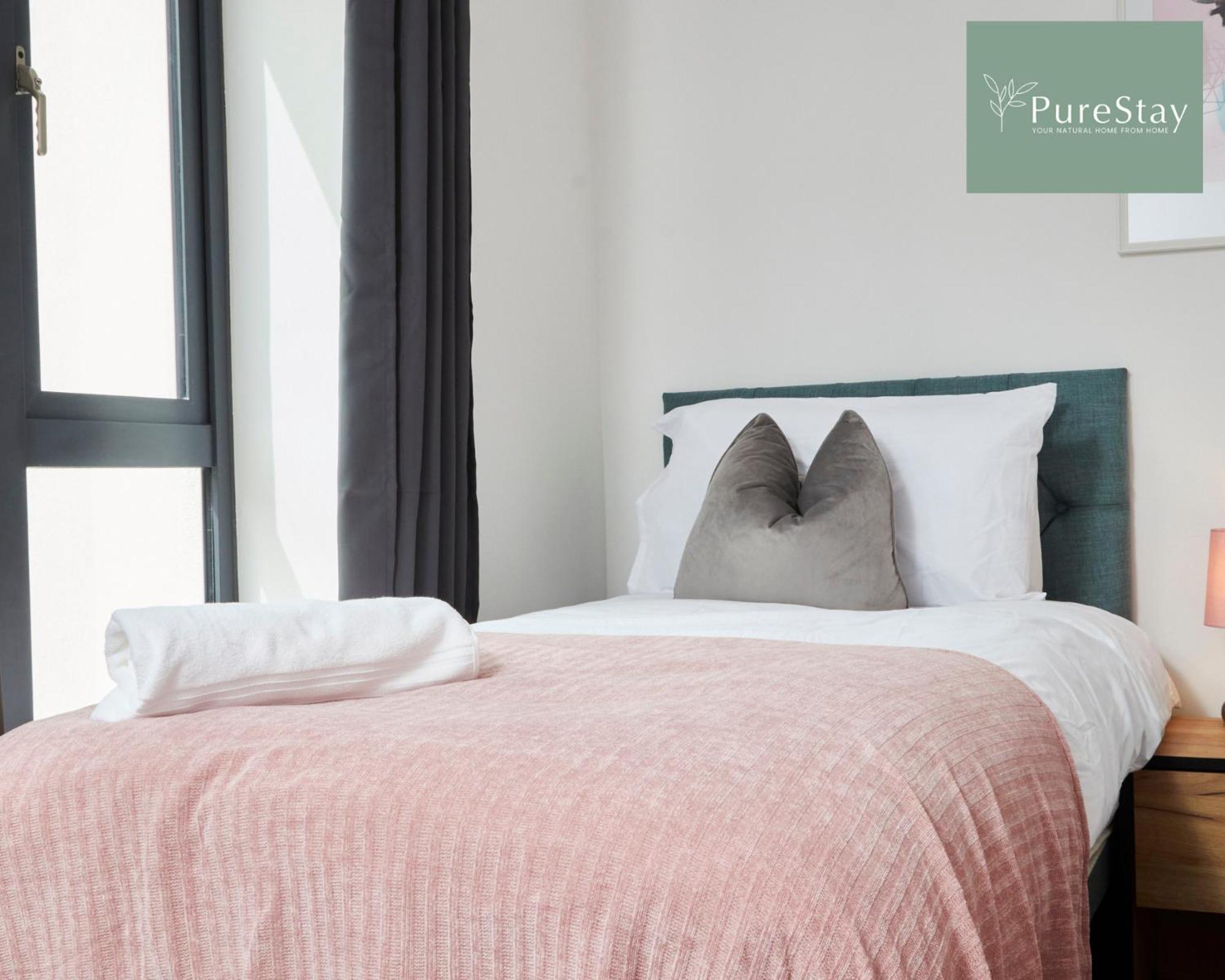 Stunning 5 Bed House With Parking By Purestay Short Lets & Serviced Casa de férias Manchester