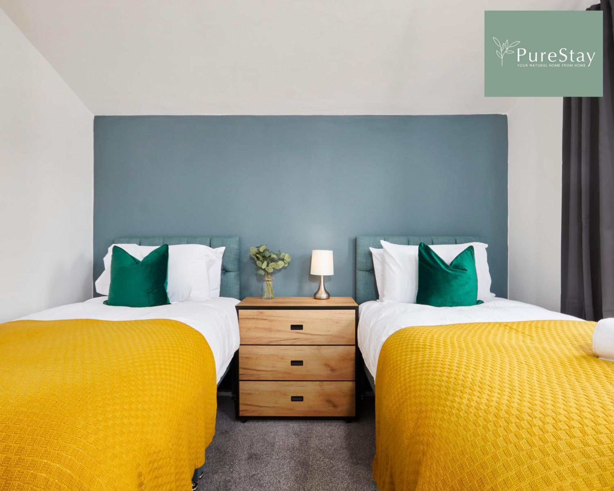 Casa de férias Stunning 5 Bed House With Parking By Purestay Short Lets & Serviced *