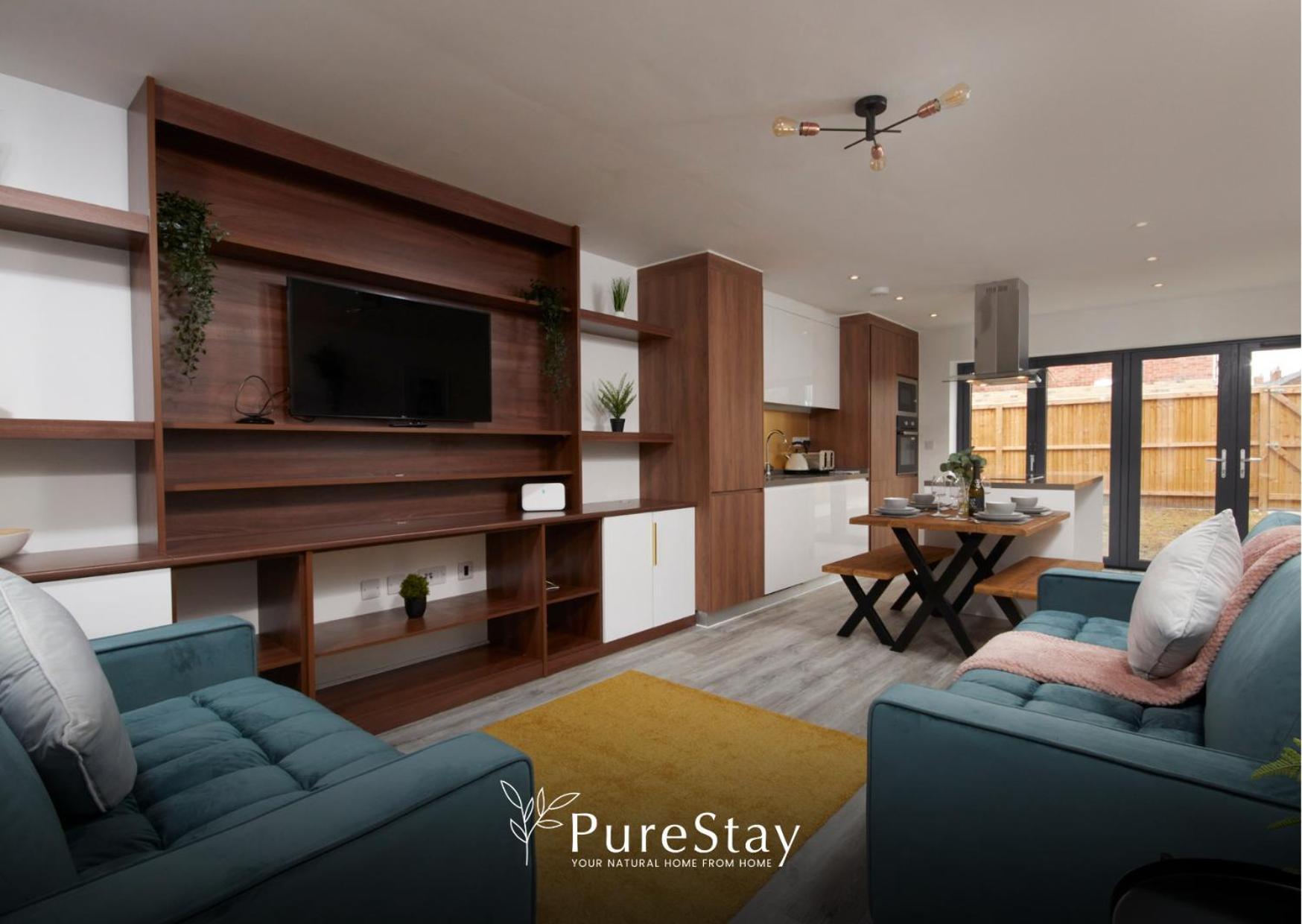 Stunning 5 Bed House With Parking By Purestay Short Lets & Serviced Casa de férias