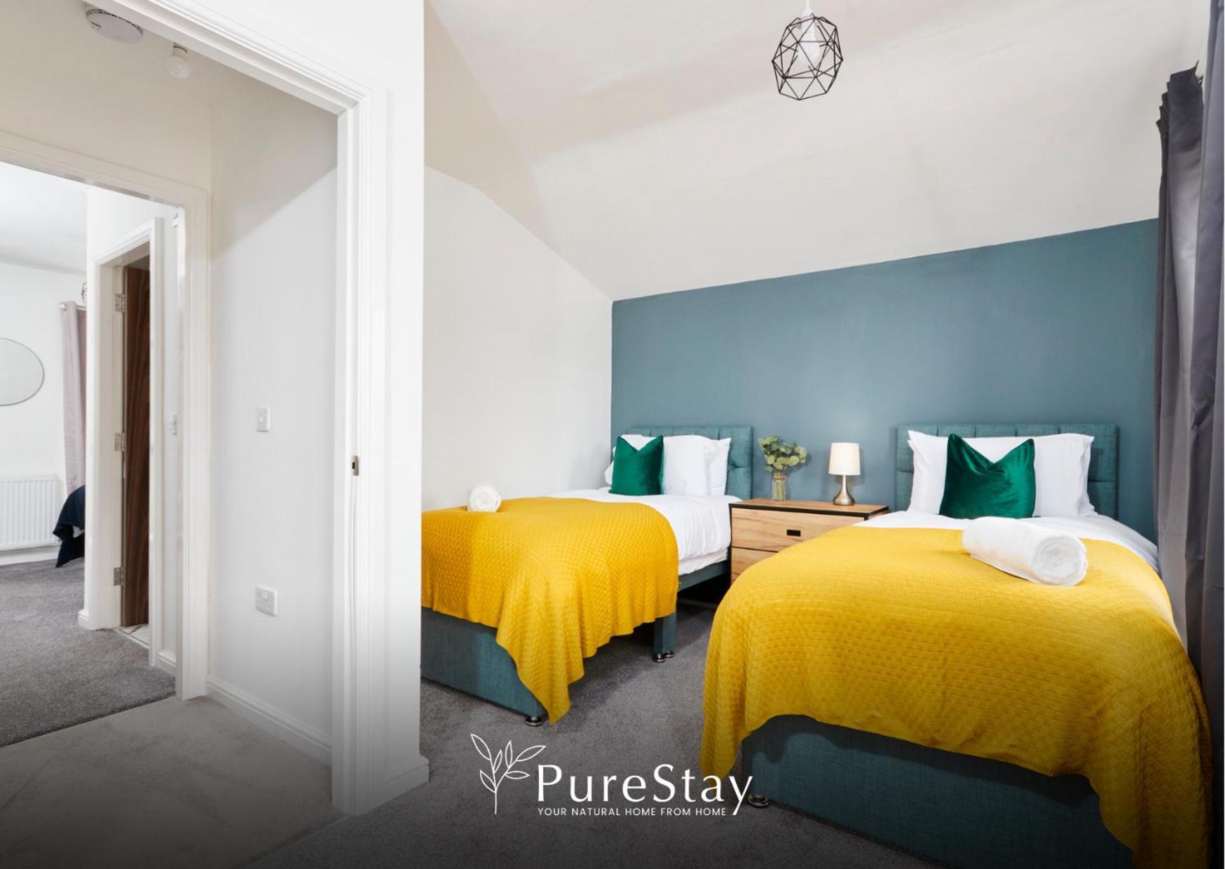 Casa de férias Stunning 5 Bed House With Parking By Purestay Short Lets & Serviced