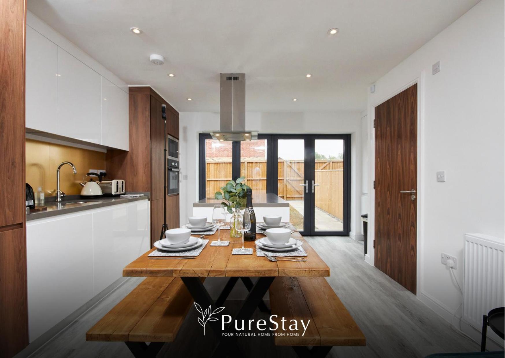 Stunning 5 Bed House With Parking By Purestay Short Lets & Serviced Casa de férias *