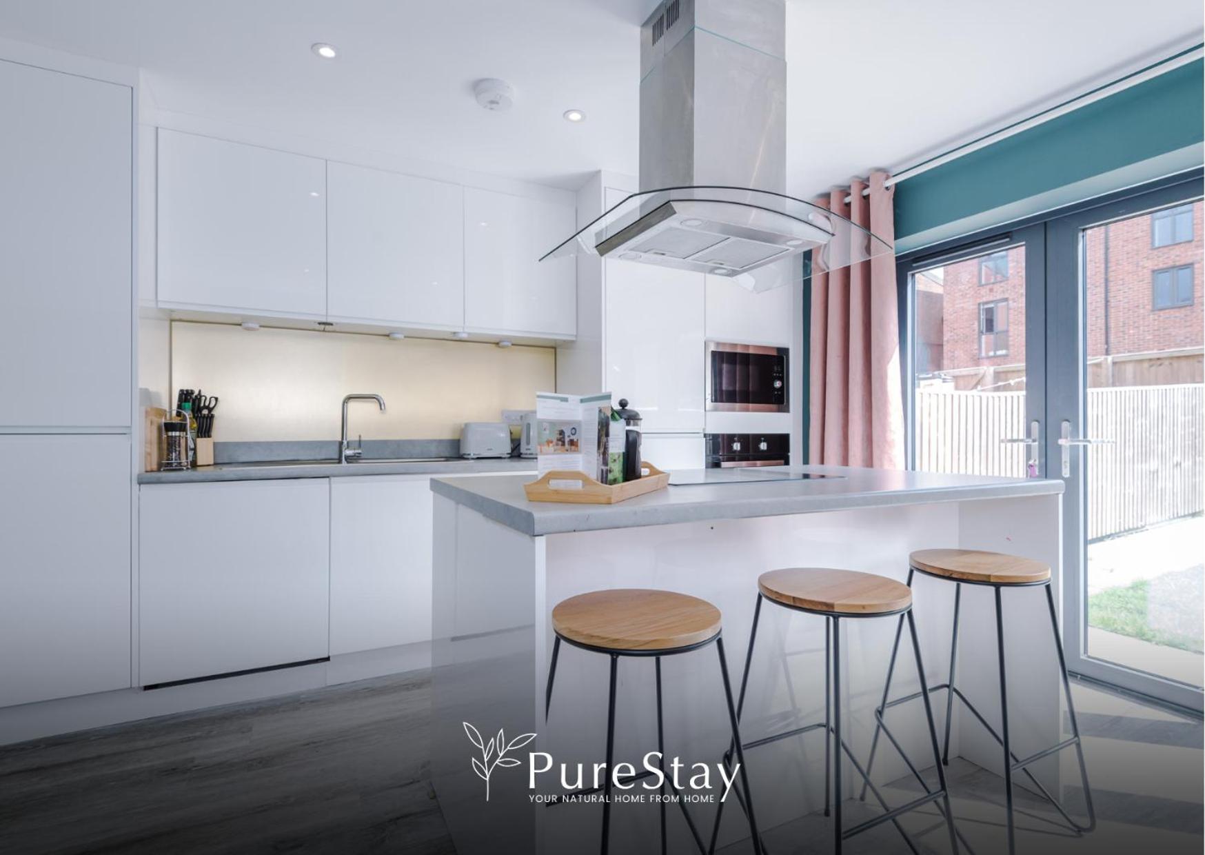 Stunning 5 Bed House With Parking By Purestay Short Lets & Serviced Casa de férias Manchester